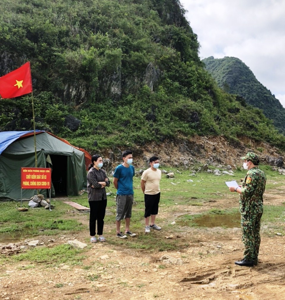 Phát hiện, bắt giữ ba công dân nhập cảnh trái phép